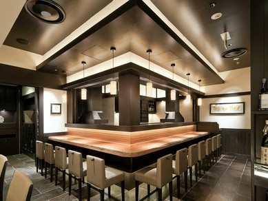 串の坊ならではの臨場感あふれるカウンター席