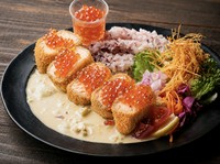 栄養バランスの良さを楽しめる『サーモンタルタルオーシャンプレート』