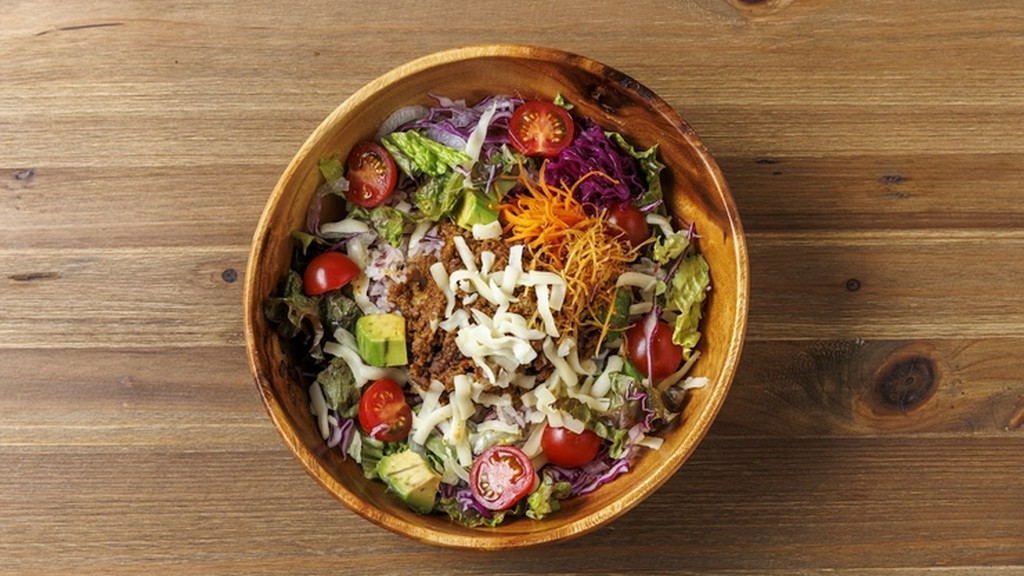 栄養バランスの良さを楽しめる『サーモンタルタルオーシャンプレート』