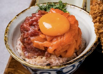 和牛サーモンBAKUDAN唐揚げエビフライプレート