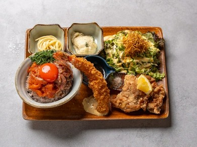 和牛サーモンBAKUDAN唐揚げエビフライプレート