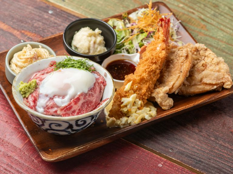 皆の期待を軽々と超えてくる一品『ロスビからあげエビフライプレート』