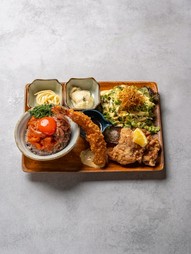 和牛サーモンBAKUDAN