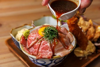 和牛サーモンBAKUDAN唐揚げエビフライプレート