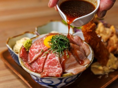 和牛サーモンBAKUDAN唐揚げエビフライプレート