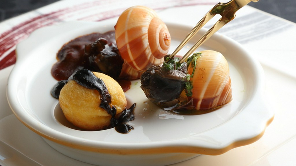 たこ焼き？エスカルゴ？遊び心を感じさせる演出に笑みがこぼれる『エスカルゴ』
