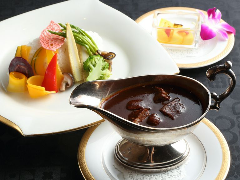 時代と共に少しずつ変化したその味わいを、変わらぬ魅力で楽しめる『アラスカ特製 ビーフカレー』