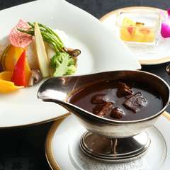 時代と共に少しずつ変化したその味わいを、変わらぬ魅力で楽しめる『アラスカ特製　ビーフカレー』