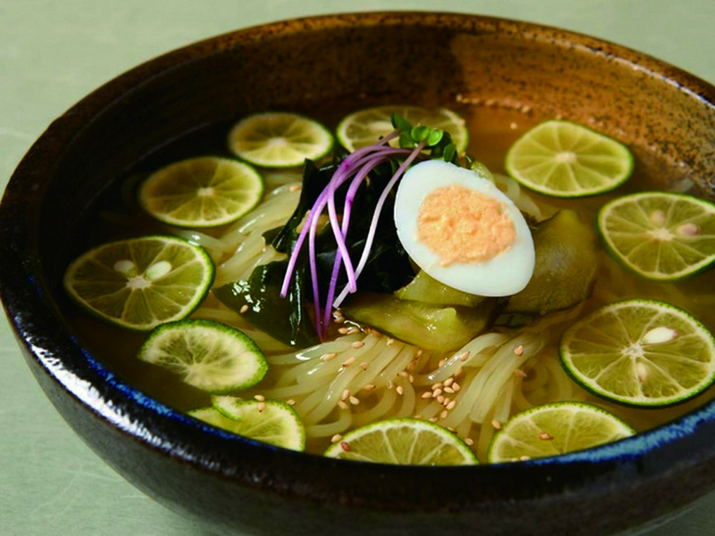 自家製牛骨スープが味わい深い『すだち冷麺』