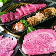 A5等級がもてはやされるなか、赤身の旨みとサシのコクのバランスが良い肉を吟味。産地や等級にこだわり過ぎず、常に良い肉、おいしい肉を追求し、厳選して仕入れています。バランスの取れたおいしさを味わって。