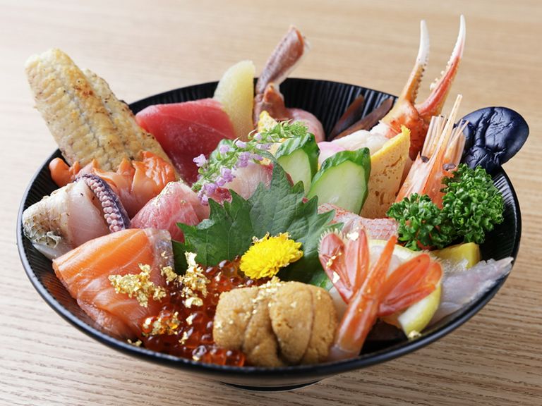 「金沢＆春日部」の融合。海の幸を詰め込んだ豪華な『極み丼』