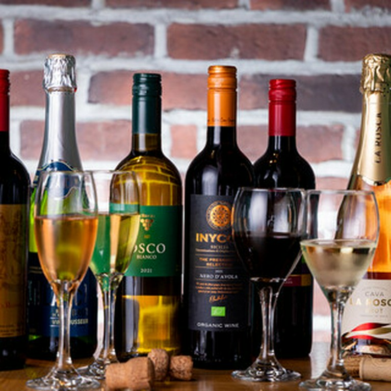 世界のワインが50種飲み放題！時間は無制限でOK！