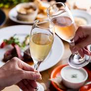 ･選べるメニュー｢ピッツァ｣ or ｢パスタ｣はご予約時にご指定ください｡
･+1,100円(税込)でバースデープレートもご用意ができます｡(要予約)
･仕入れ状況によって一部変更の場合があります。
･飲み放題はグラス交換制にてお願いいたします｡(終了30分前L.O.)