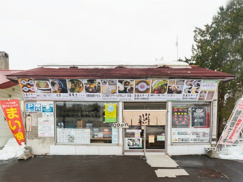 工場を含む敷地内は「小麦・乳製品の持ち込み禁止」