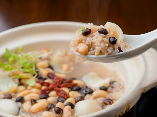 噛むほどに味わい深い『薬膳　発芽玄米粥』