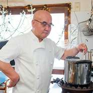 アレルギーのある人・ない人。宗教による食事制限がある人・ない人。すべての人が同じテーブルに集い、「本当の意味で平等に食事を取れることが願い」と話す齋藤さん。徹底した管理体制で“食の安全”を守ります。