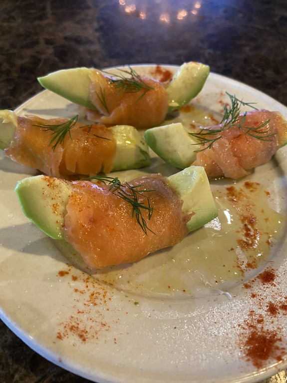 サーモンアボカドロール