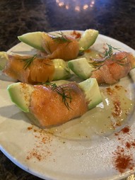 サーモンアボカドロール