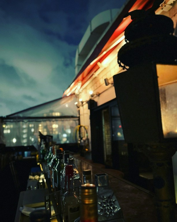 BARフロアカウンター席