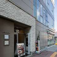 完全個室が1部屋用意されており、最大8名まで利用可能（個室料あり）。接待や会食、家族での集まりなど、プライベートな空間をゆったりと楽しむことができます。