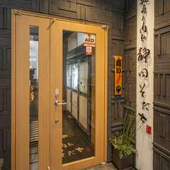 気軽に利用できるカウンターで、ふらりと一人飲み