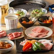 金豚王や特選和牛「静岡そだち」、国産ホルモンまで多彩に楽しめる人気コース。さらに90分飲み放題付きで、満足度抜群のお得なプランとなっています。各種宴会にピッタリ！