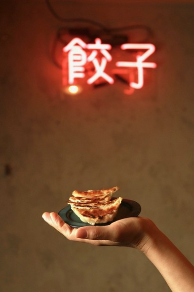 女性に優しい、心が躍る一口餃子を食べ比べ