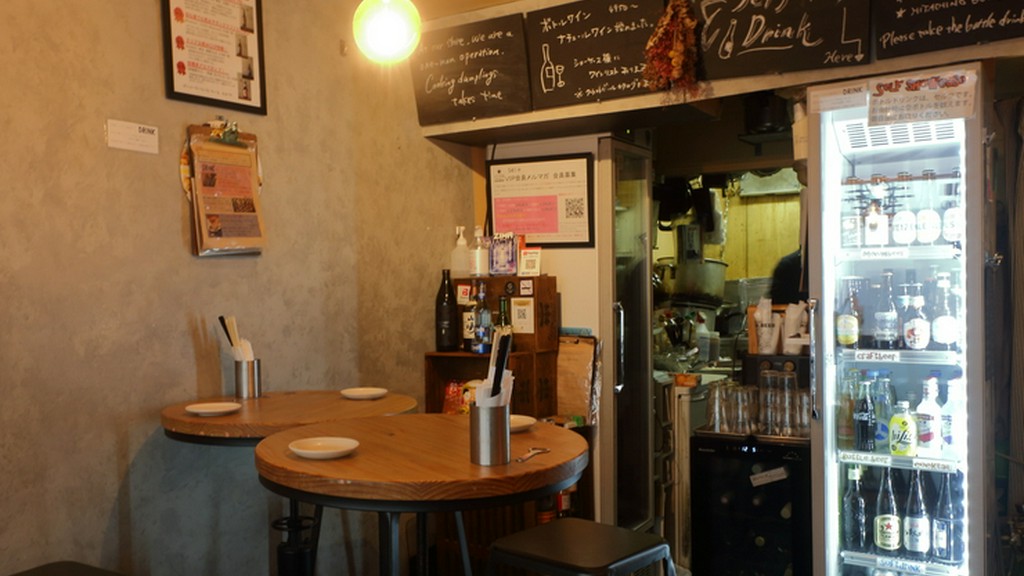 幅広い人の好みに合うような、15種類の餃子を提供