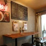 珍しい餃子の専門店として知られている人気店です。自分好みのビールとのペアリングを見つけるのも同店ならではの醍醐味。さまざまな味わいを試しながら、友人や家族との楽しい餃子パーティーを開催できます。