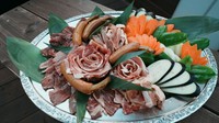 お肉に焼き野菜まで、イチオシBBQメニュー揃い踏みの定番セット。ファミリー層から女子会・宴会、デートまで幅広いシーンでオーダーできます。