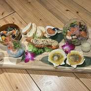 オマールエビを使用した豪華海鮮プレート