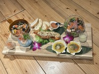オマールエビを使用した豪華海鮮プレート