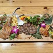 ステーキ３００ｇを使った豪華肉盛りプレート