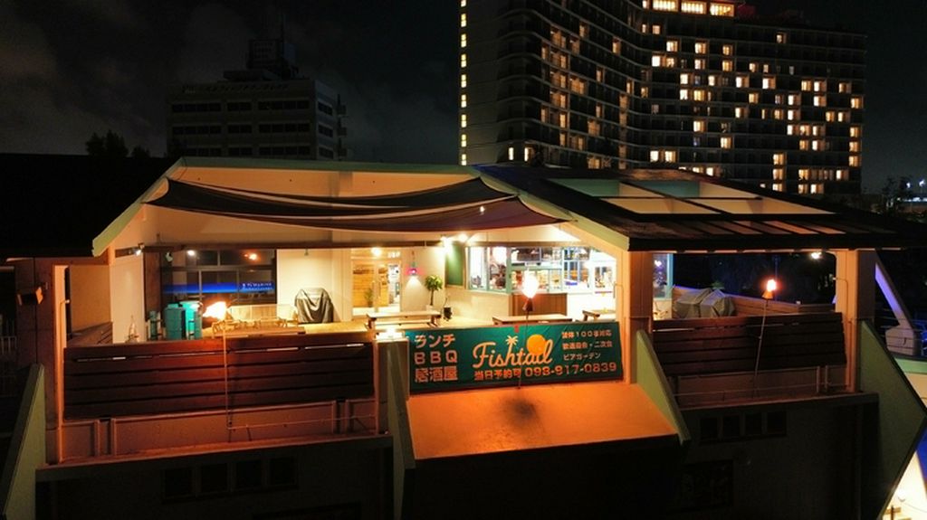 テラス席とVIPルームを完備するシーサイドレストラン