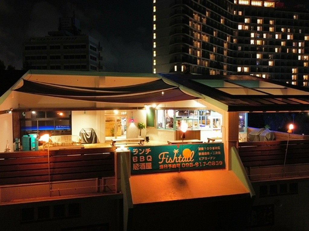 テラス席とVIPルームを完備するシーサイドレストラン