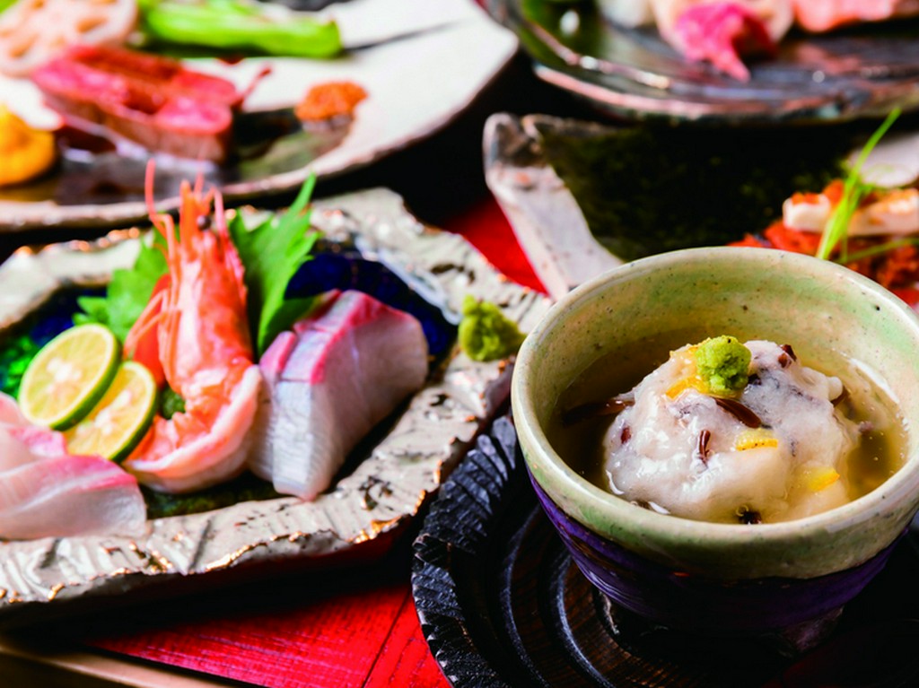 四季折々、旬の食材をふんだんに取り入れた季節感あふれる料理