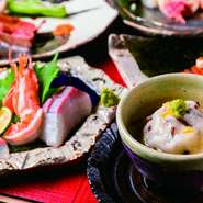 料理に使う魚や野菜、果物は、店主の野村さん自ら市場に出向いて旬のものを厳選。その時期に一番旨みを増す旬の食材ならではの味わいが食べる者を魅了してやみません。