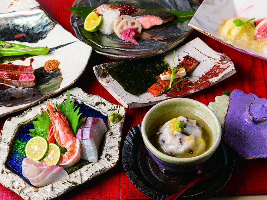 旬ならではの新鮮さ『《お造り》日替り盛り合わせ』