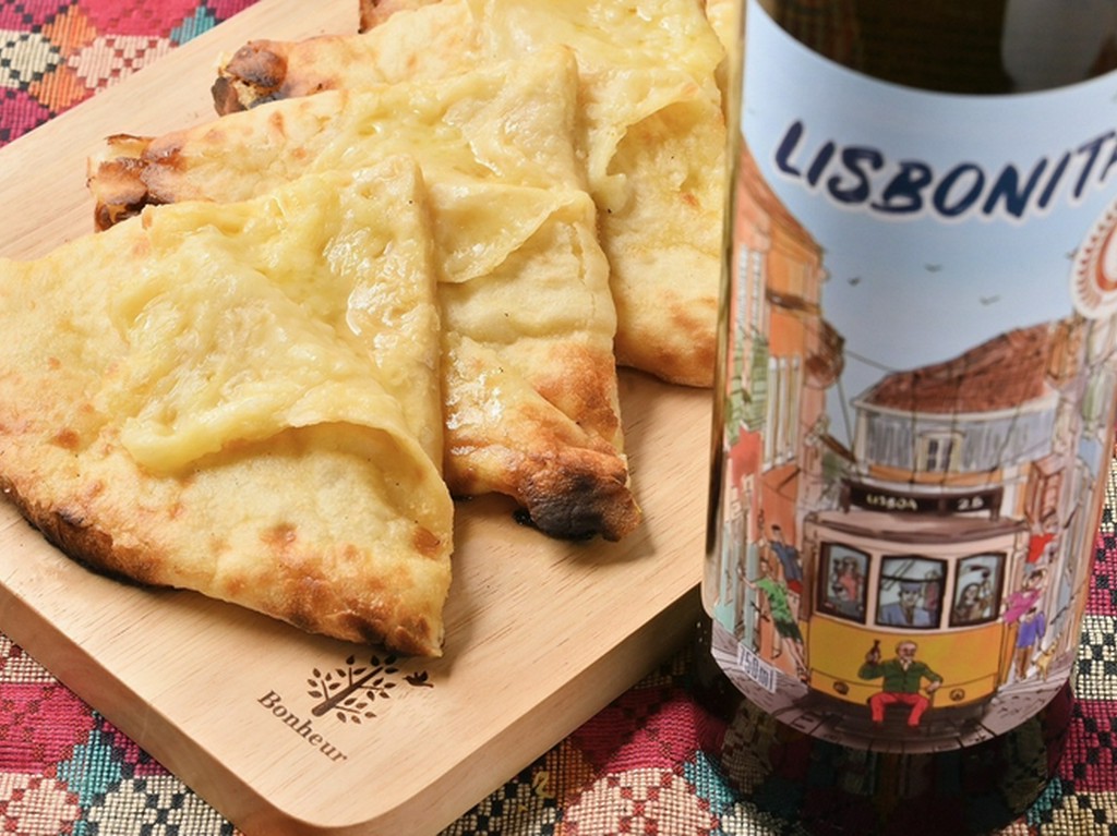 最高級備長炭を使用し焼き上げたナン