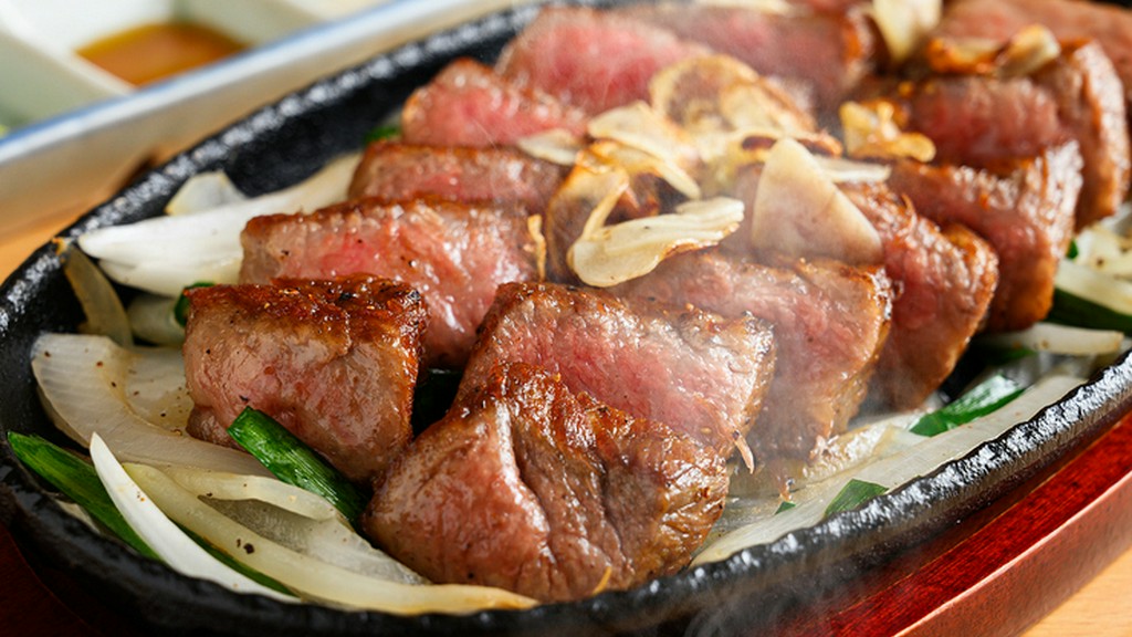 上質な旨みと柔らかな食感、至福の味わいを届けてくれる『A5和牛サーロインステーキ』