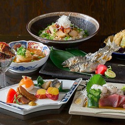 京都らしい美味しい逸品やおすすめのお料理を取り揃えた極みコース。接待にも最適なコースです。