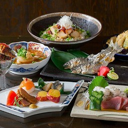 国産いちぼのステーキや、味わい深いおばんざいの盛り合わせ、鮮魚盛り、季節の混ぜご飯など大満足全8品！