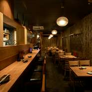 相手の視点に立ち、心を込めてコミュニケーションを図る料理人。要望や質問に対しても丁寧に応え、気配りを忘れません。誰もがくつろげる雰囲気をつくり出し、信頼関係を築くことを大切にしています。