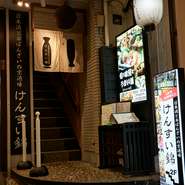 一人でも訪れやすいように多彩な料理を揃えています。もちろん、大人数での宴会も大歓迎。季節の新鮮な食材を使った料理からおばんざいまで、幅広い選択肢を用意しています。