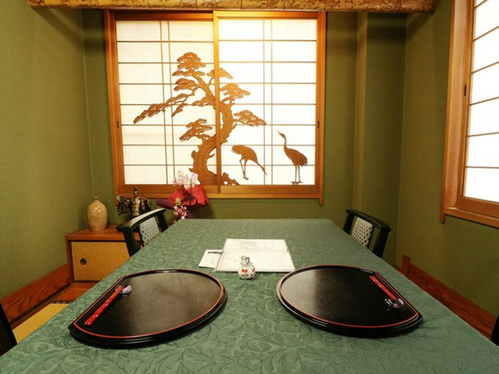 仕事やプライベートの大切な席に最適。落ち着きのある和の空間