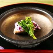 家族や恋人の誕生日、記念日などにピッタリの全9品のコース。リーズナブルな価格ながら、内容は贅沢なコースになっています。おすすめの日本酒と共に、特別な日のお祝いにいかが。