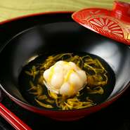 旬の食材を使い、月毎に料理の内容が変わる本格的な懐石料理が、手頃な値段で楽しめるお得なコースです。御造り4種・八寸・炊き合わせ・焼き魚など懐石全7品。ちょっとした食事会にもおすすめです。