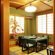 来店したゲストに喜んでもらうため、「天然素材・技術・味・彩り・心」を追求。旬の食材を使った創作和食の提供はもちろん、ゆっくりできる空間づくりなど、心を込めた“おもてなし”を大切にしています。