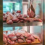 熟成専用冷蔵庫の設置など、肉の品質の高さが最大の魅力