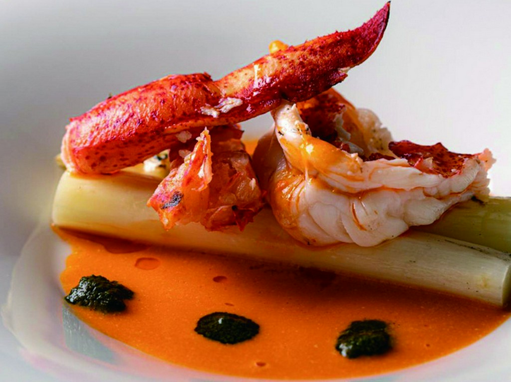 食べ応えがあり、風味もいい春先の国産アスパラを付け合わせに